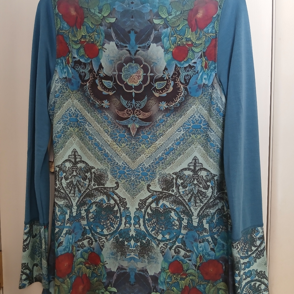 ONE WORLD TOP - Picture 3 of 8